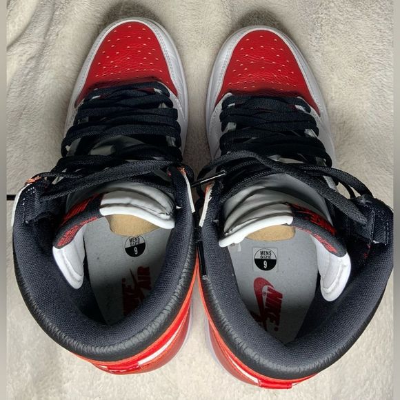 Air Jordan 1 Retro High OG Sz 9 main image 11
